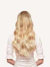Load image into Gallery viewer, 20" Seamless Blonde Balayage Clip-Ins - 20" (180g)
