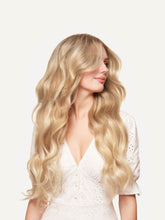 Load image into Gallery viewer, 24" Classic Blonde Balayage Clip-Ins - 24" (240g)
