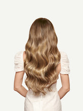 Load image into Gallery viewer, 20" Classic Chestnut Brown Highlights Clip-Ins - 20" (220g)
